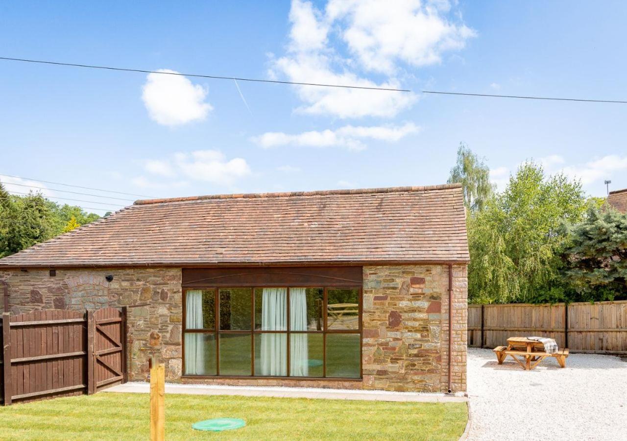The Barn In Longhope - Luxury Barn Conversion Екстериор снимка