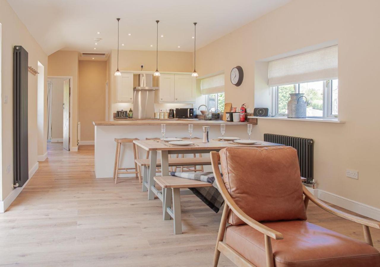 The Barn In Longhope - Luxury Barn Conversion Екстериор снимка